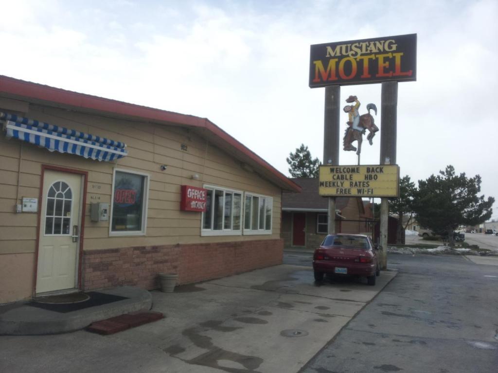 Mustang Motel Джиллетт Экстерьер фото